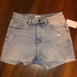 Cute H&M light wash shorts